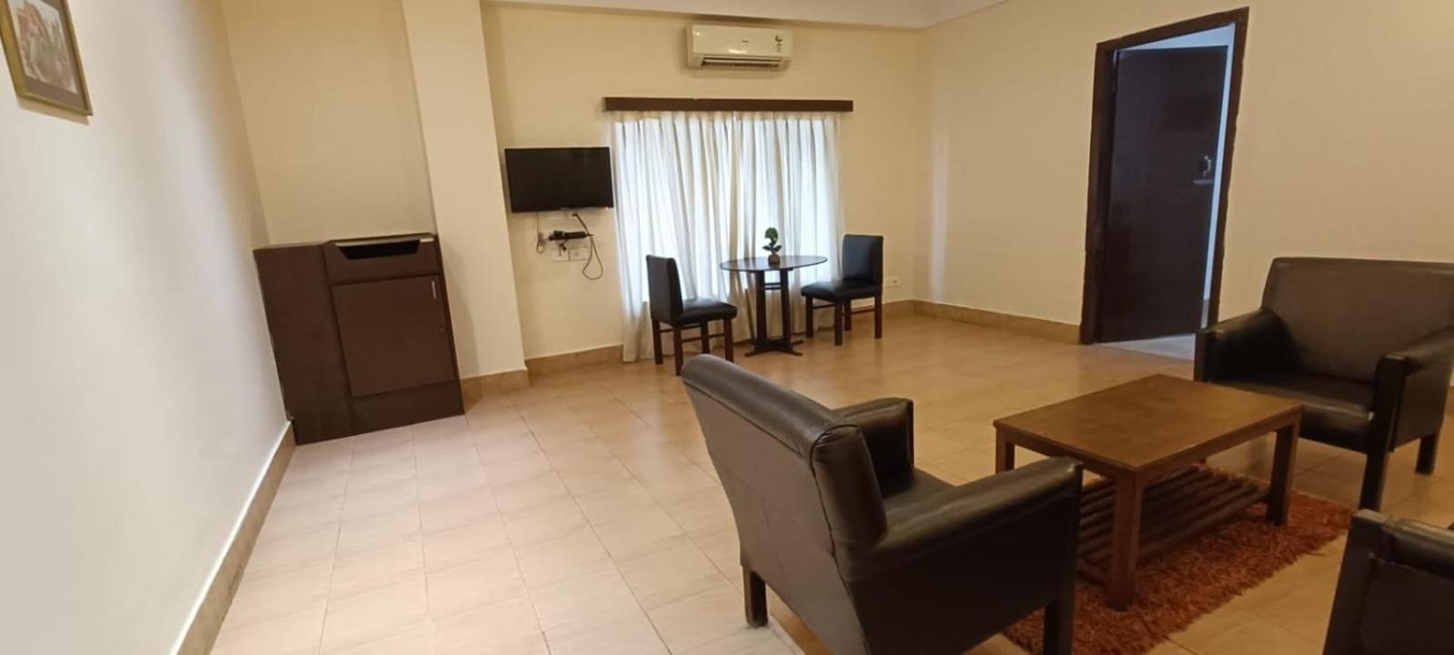 Polo Tura Hotel Екстер'єр фото