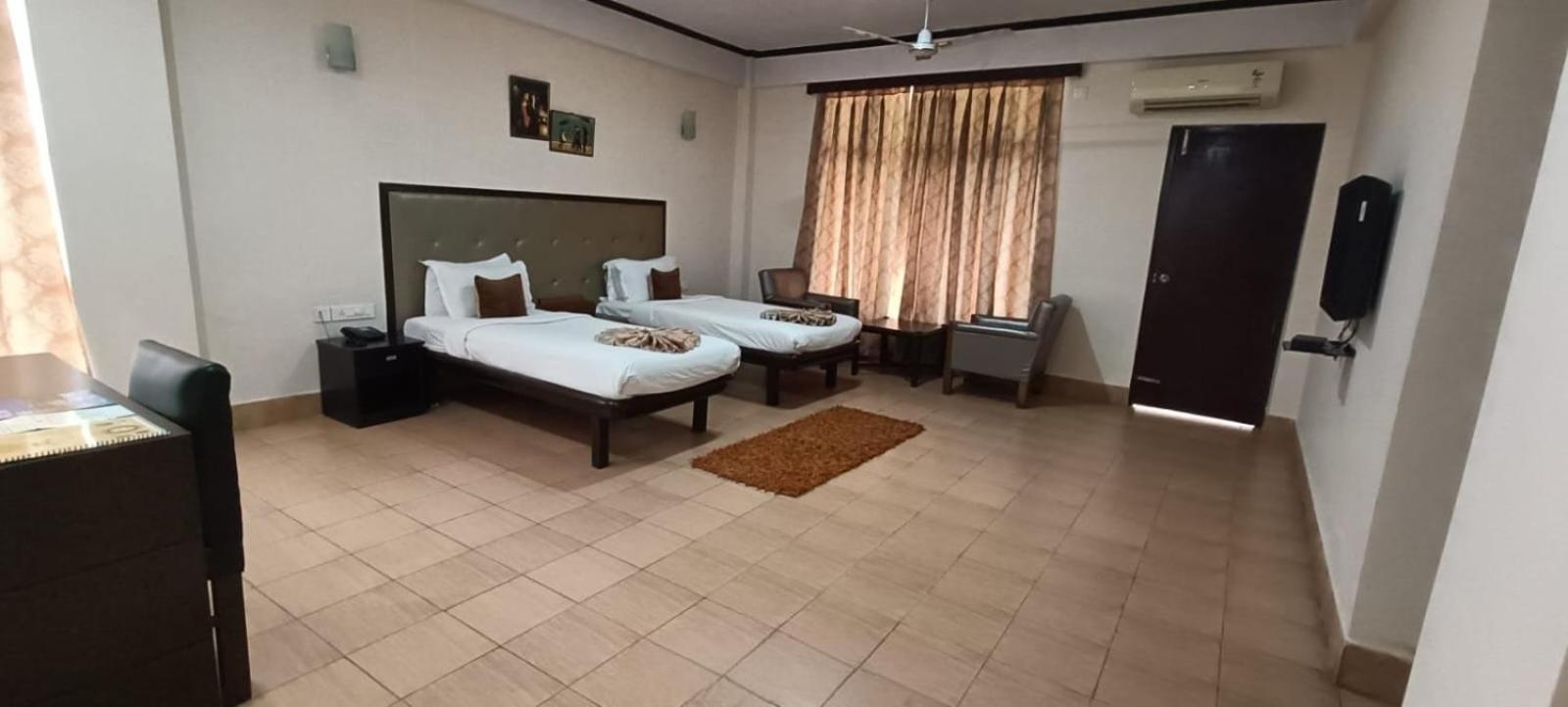 Polo Tura Hotel Екстер'єр фото