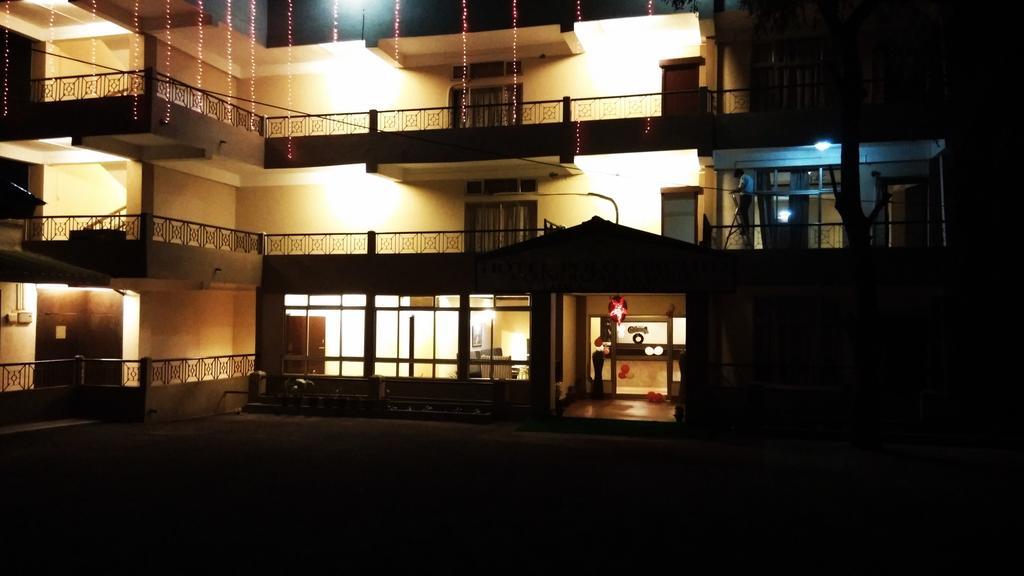 Polo Tura Hotel Екстер'єр фото