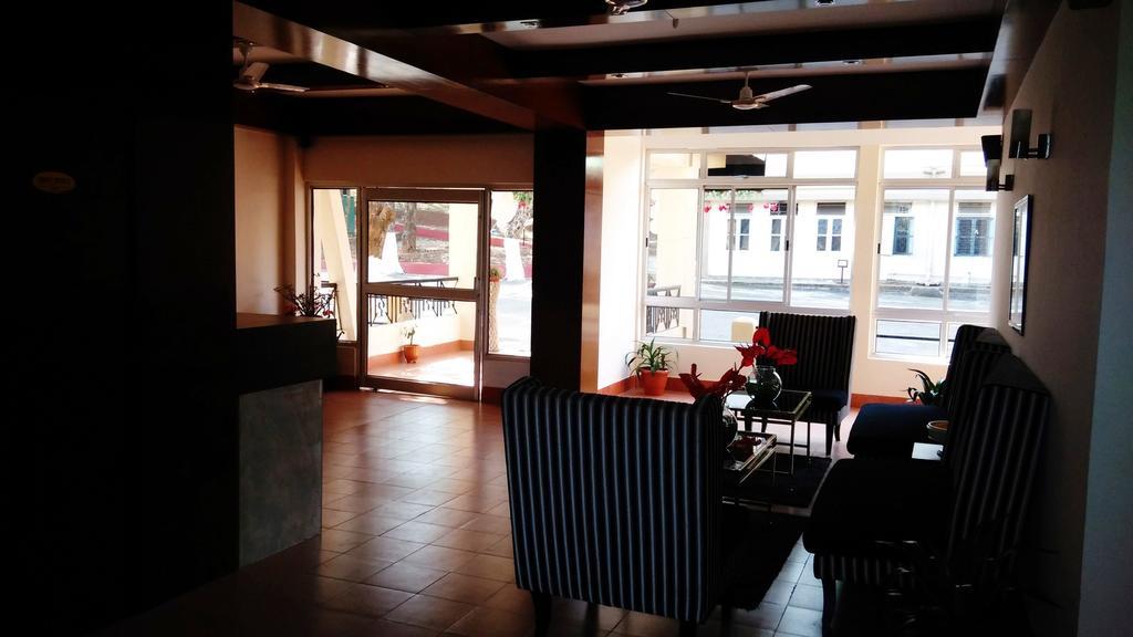Polo Tura Hotel Екстер'єр фото